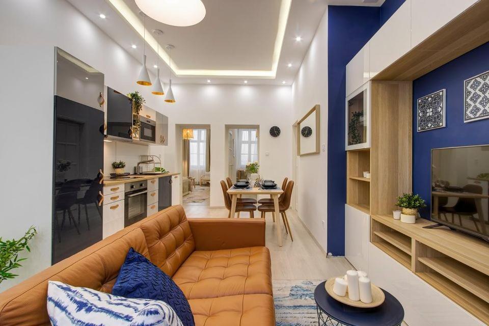 Apartament Emerald Residency 4Br-2Ba *